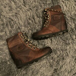 Sorel Lexie Wedge burgundy Lace Up Leather Boots 9 EUC